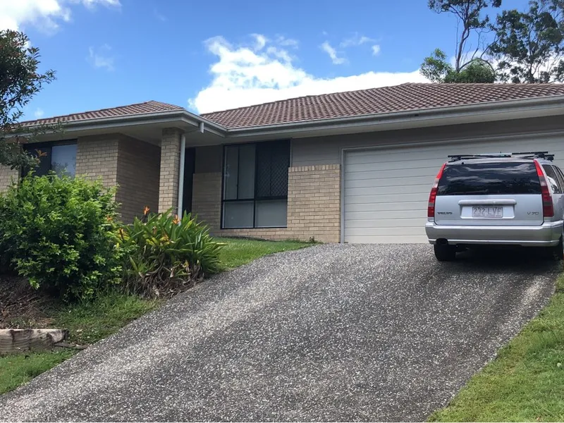 FOUR BEDROOM FAMILY HOME IN LEAFY MOUNT COTTON