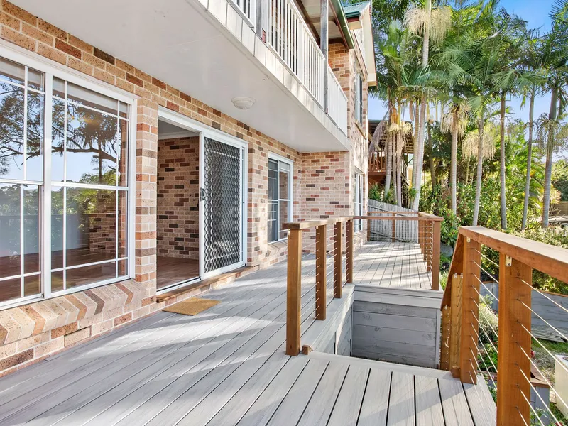 Lower Duplex in the Heart of Elanora Heights!