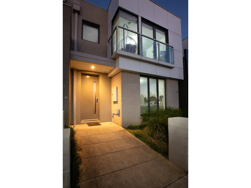 Stunning Townhouse In Popular Alfredton