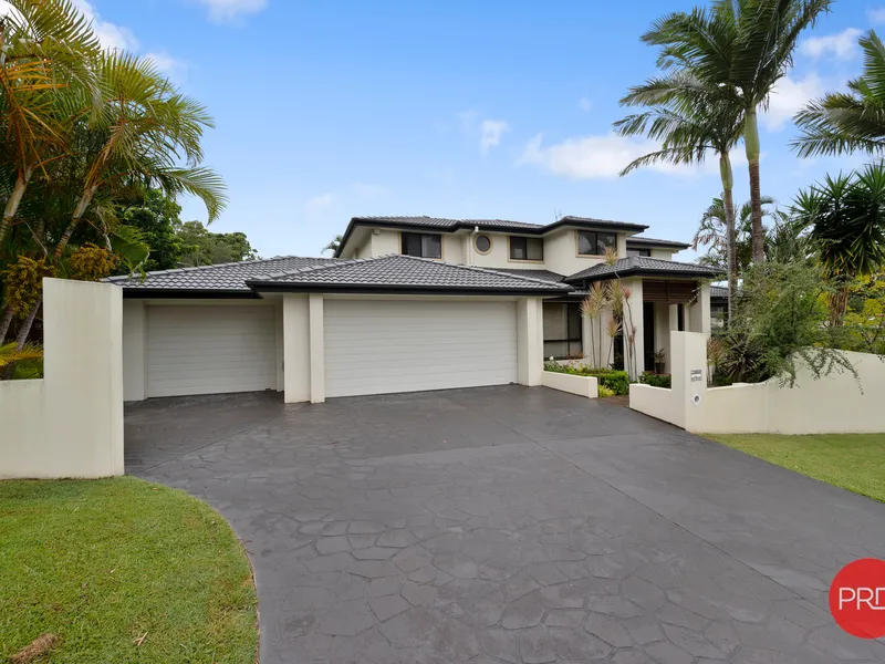 HUGE HOME BY THE BEACH