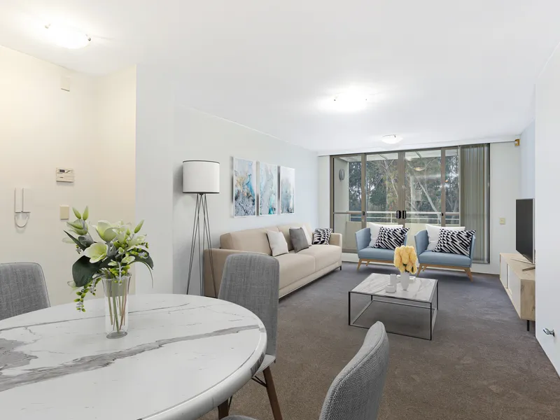 Newly Refreshed Top Floor Apartment