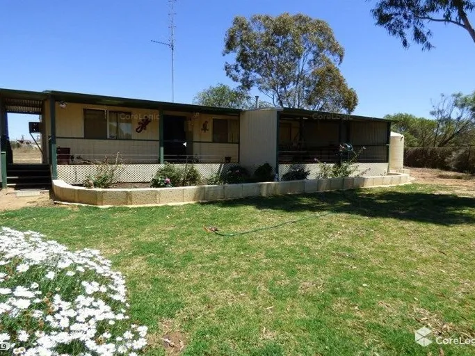 Large workshop plus transportable home