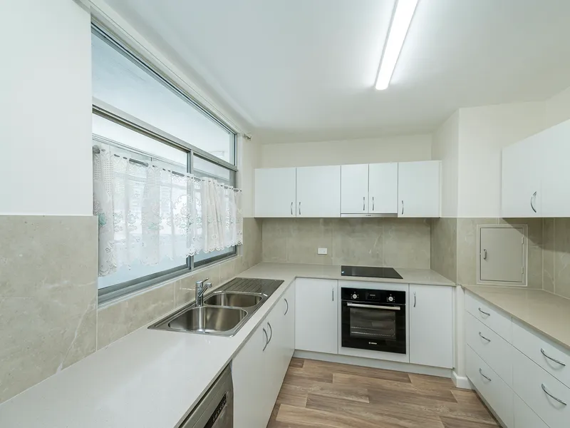 NEWLY RENOVATED 2 BEDROOM 2 BATHROOM