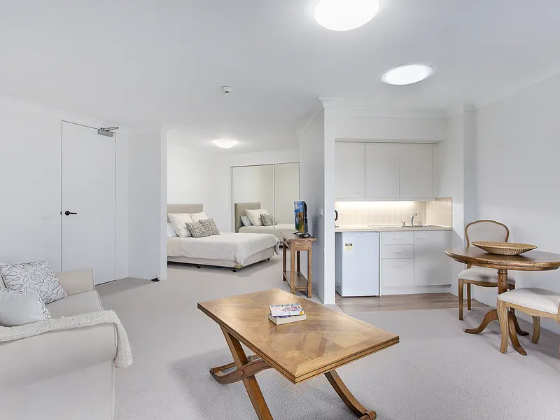 Refreshed Serviced Apartment: Serene Retirement Living Awaits – Book a Tour Today!