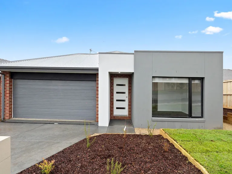 Near new build, just minutes to DTC shopping centre