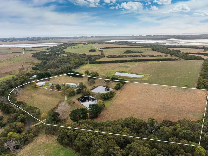 GORGEOUS COUNTRY HOME