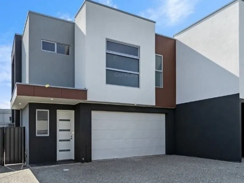 Spacious open plan Townhouse