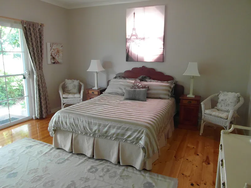 Adelaide - Elegant Executive Home - Fully Furnished - $650 / Week