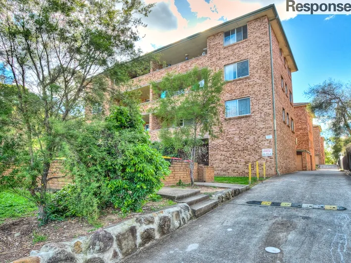 Modern, Freshly Renovated, Low Maintenance Living!