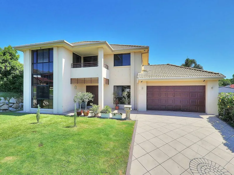 “AIR-CONDITIONED - GORGEOUS SPACIOUS SPRAWLING FAMILY HOME - MANSFIELD CATCHMENT”