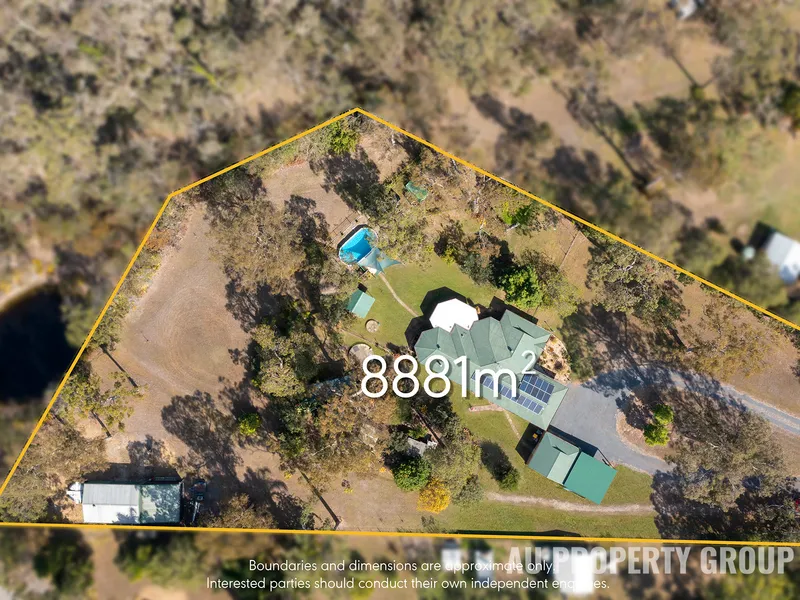 🏠 Exquisite 4-Bedroom Family Home on a Vast 8881m² Land with Shed and pool in Park Ridge South! 🏠