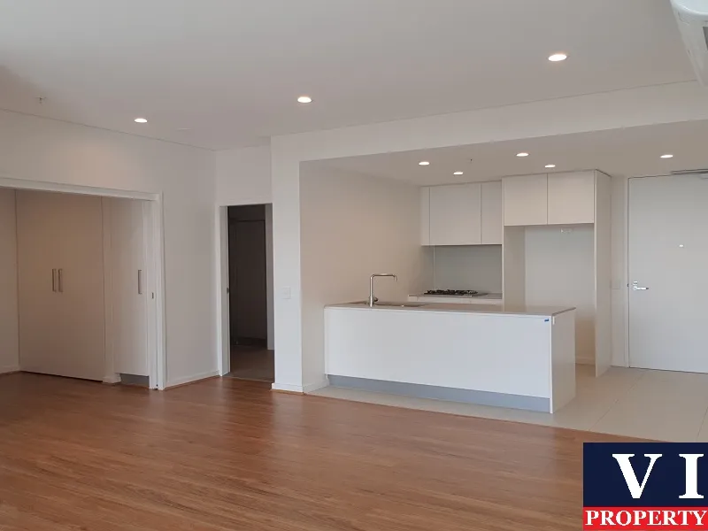 1 Large Bedroom with Study Room (District View)