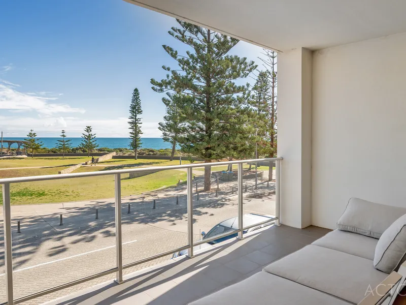 CONTEMPORARY BEACHFRONT APARTMENT