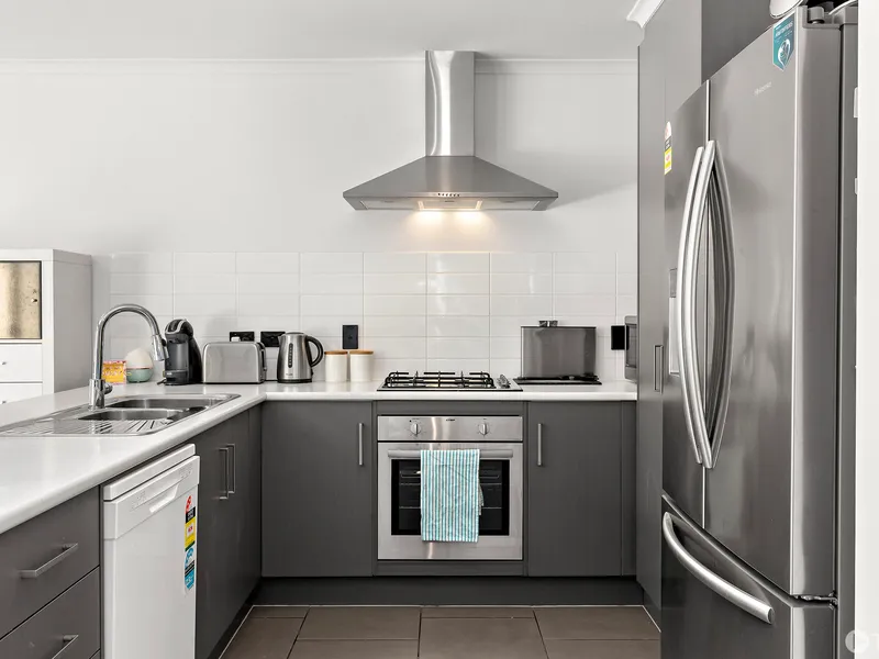 Modern Delight In Peaceful Cul-De-Sac Setting