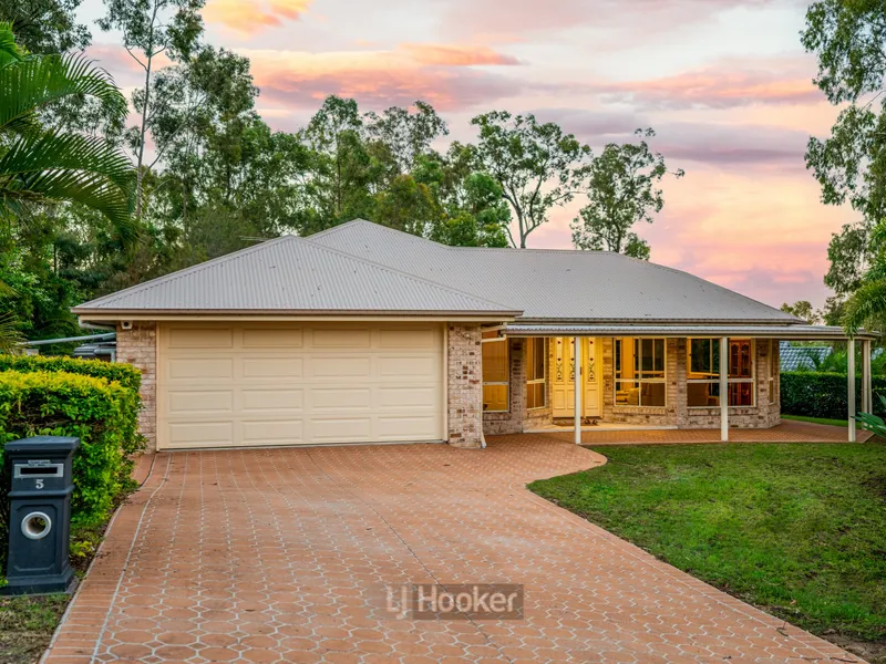 BIG FAMILY? HOME BUSINESS? CHECK THIS HOME OUT!!