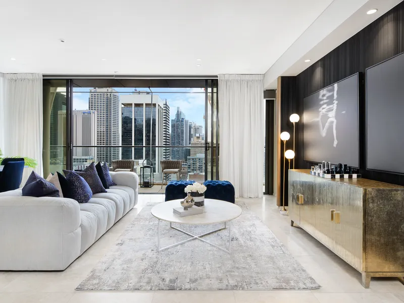 Luxury 3 bedroom Sub-Penthouse in landmark building