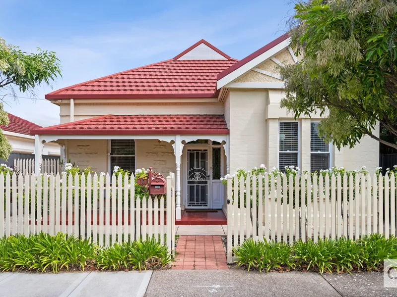 Beautifully renovated c.1908 family Villa