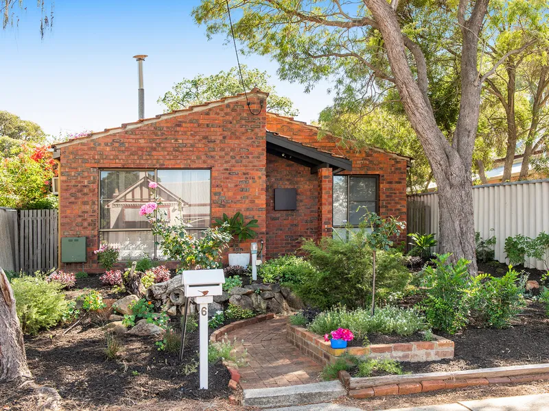 SENSATIONAL LOCATION, OPPORTUNITY & LIFESTYLE AND YOUR OWN ORIGINAL WISHING WELL!