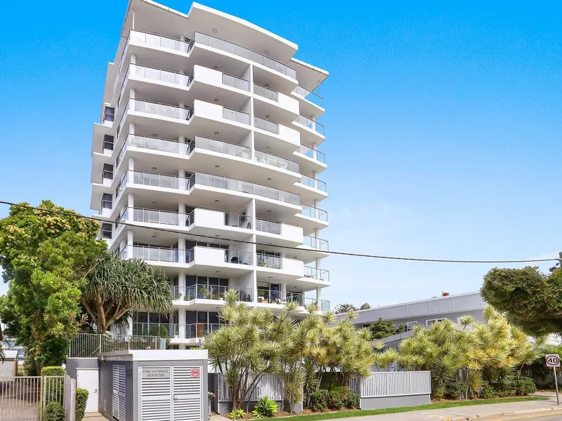 EXCEPTIONAL EDEN APARTMENT IN RAINBOW BAY