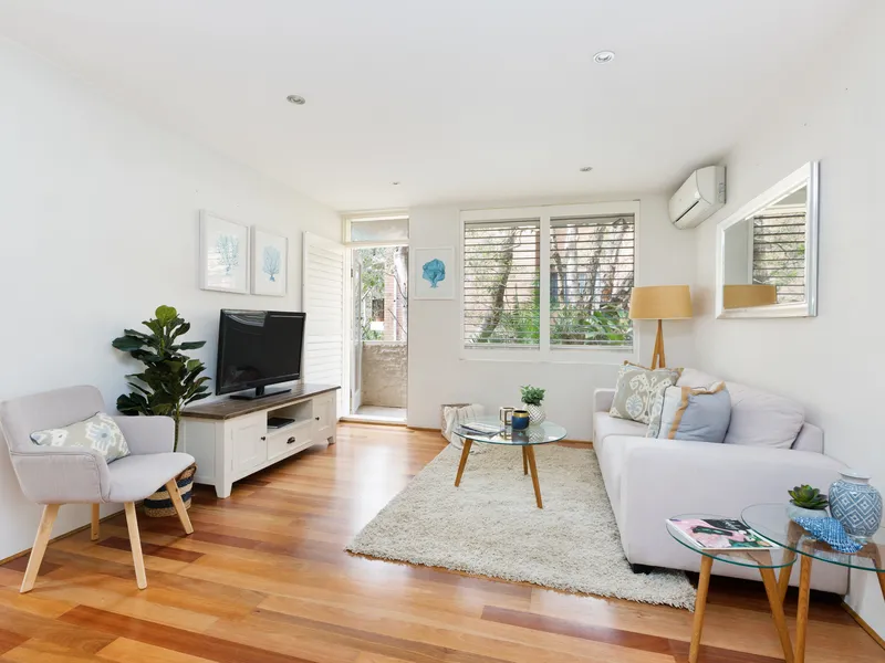 Impeccably Refreshed Modern Apartment