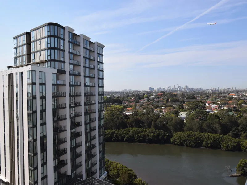 3 bedrooms 2 bathrooms in Marq East with water and city views
