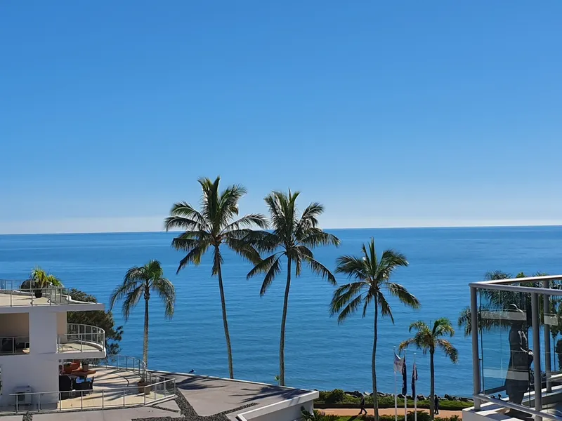 4TH FLOOR UNIT WITH STUNNING OCEAN VIEWS!