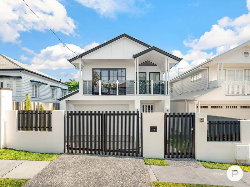 Contemporary showpiece in a premier lifestyle location