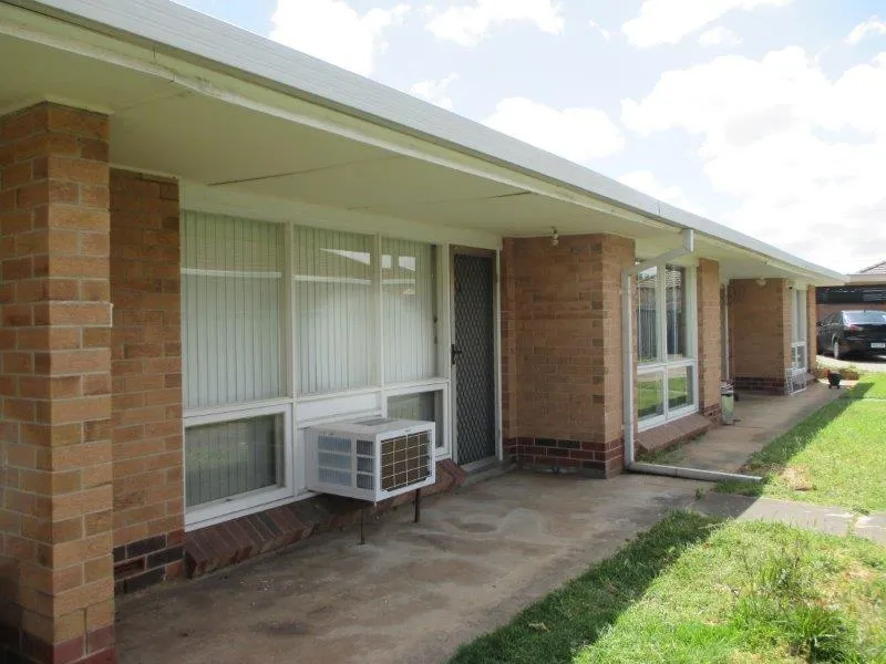 Tidy ground floor unit in a great position
