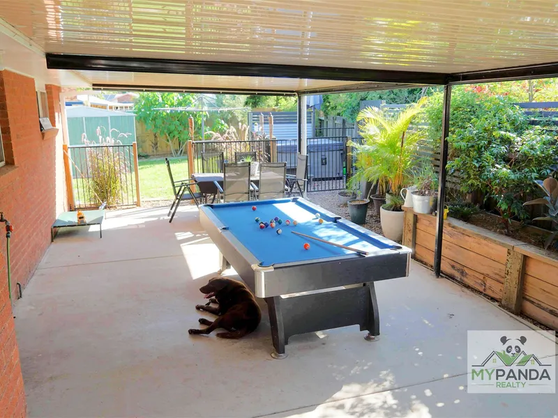 * UNDER OFFER *      WHAT A DELIGHT !