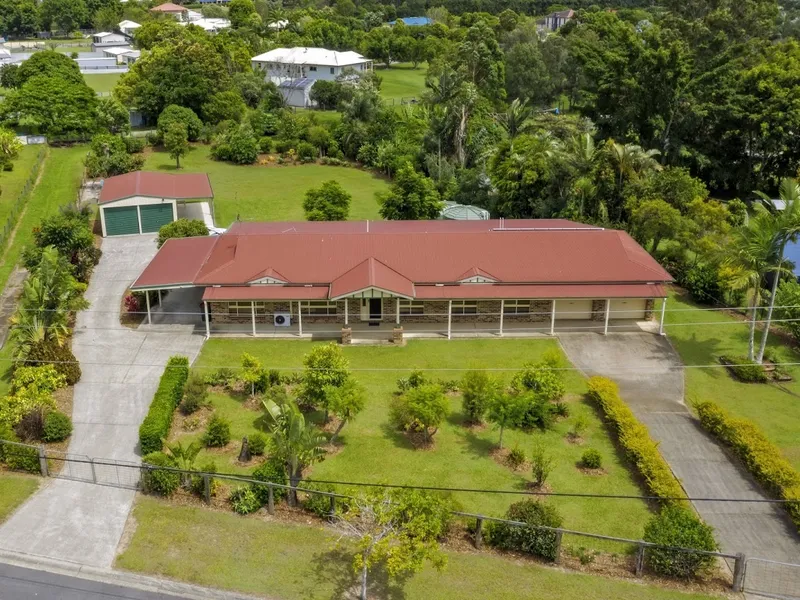 3335m2 of Privacy and Space for the Family!