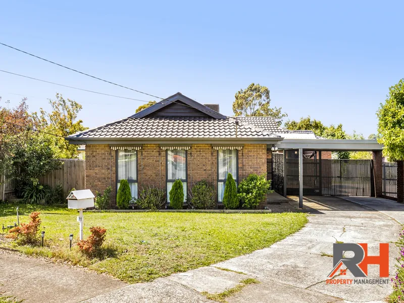 Family Lifestyle in a Tranquil Court Setting