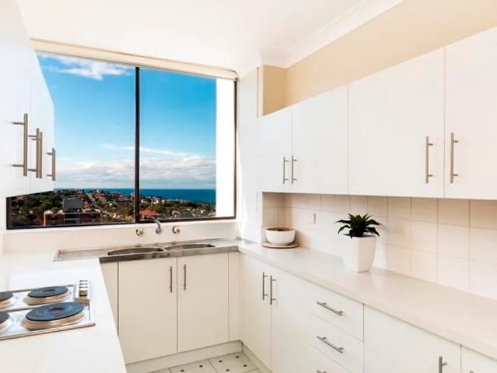 OCEAN VIEW APARTMENT ON COOGEE BORDER