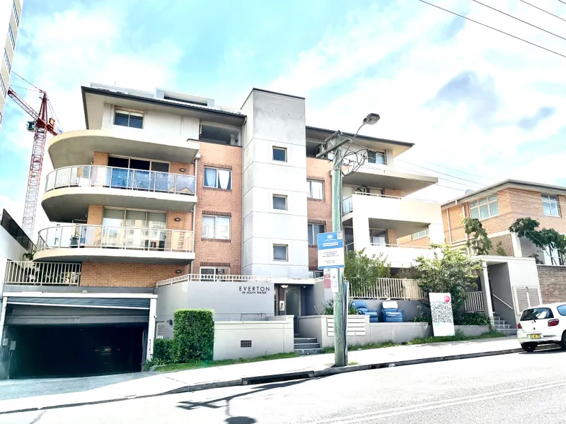 2 Bedrooms Plus Big Study, Great Location