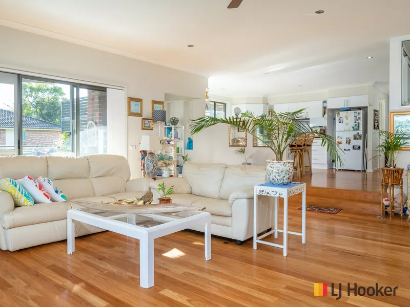 Coastal Ambience... Mountain, water and district views