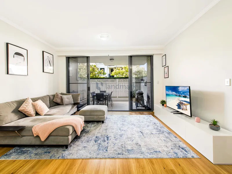 Stylish Courtyard Apartment with Resort Style of Living  