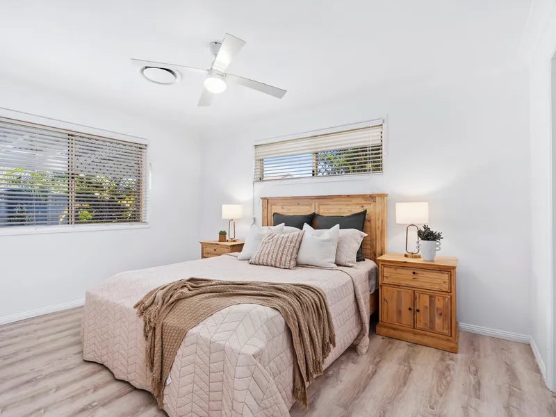 RENOVATED FAMILY HOME & ONLY 5MIN TO PALM BEACH - MUST SELL!