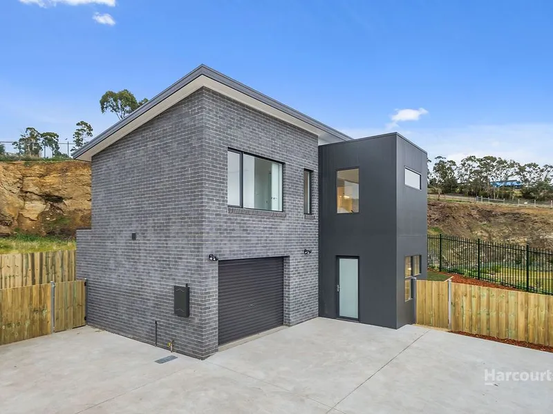 Stylish And Modern In Sought After New Town