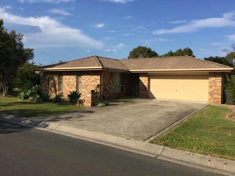 LOW SET BRICK HOME IN IDEAL LOCATION