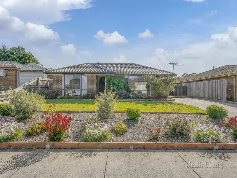 RECENTLY RENOVATED 3 BEDROOM RESIDENCE IN THE HEART OF NARRE WARREN