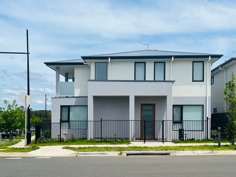 Modern 4 bedroom House for Lease