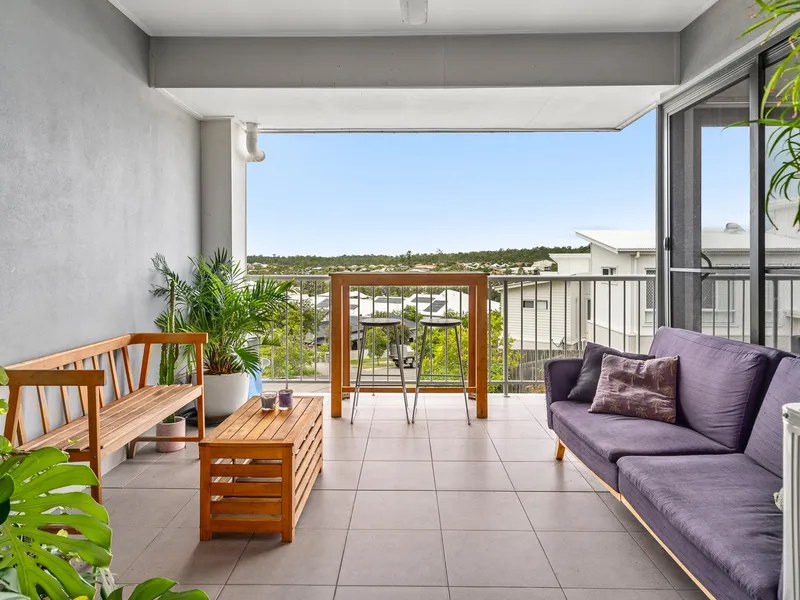 Stunning Terrace-Style Home With Panoramic Views & An Ultra-Handy Location