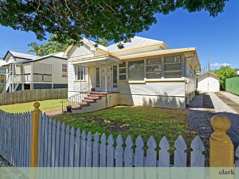 1880's Queenslander : - 19m Frontage/ 2 Lots