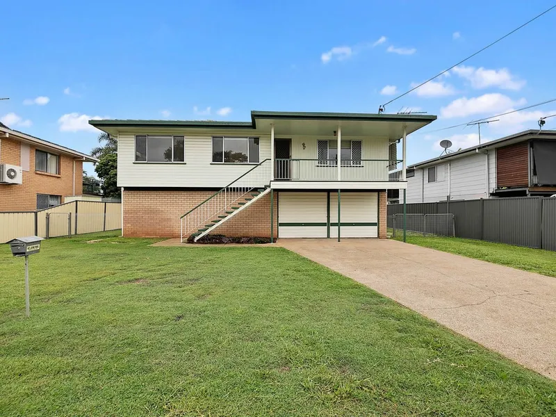 High set Family Home Birkdale