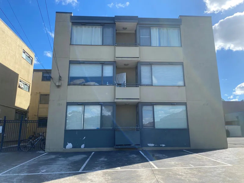 QUIETLY POSITIONED AND IDEALLY LOCATED