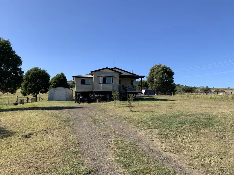 Highset 3 bedroom home on 10 acres