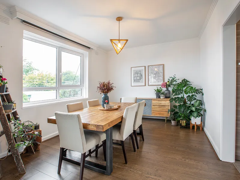 Exquisite Retro Revival