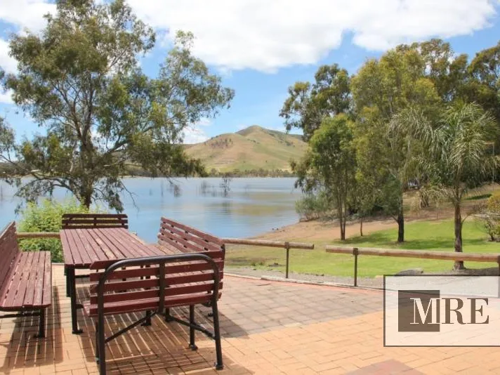 LOVE YOUR LIFE LIVING ON THE LAKE