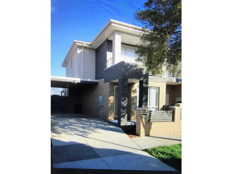 Modern Townhouse in Dandenong
