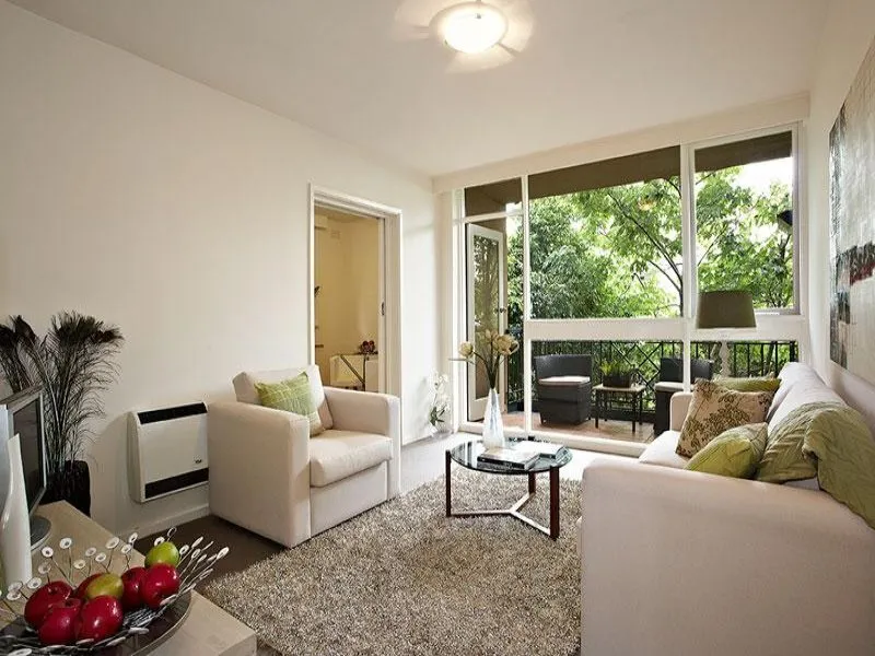 Spacious and Sun-lit 2 bed apartment