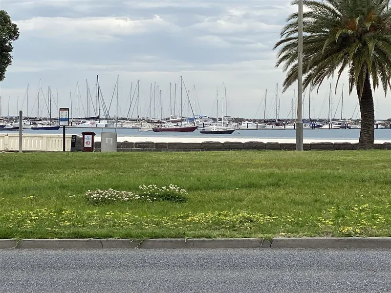 St Kilda Lifestyle opposite the beach